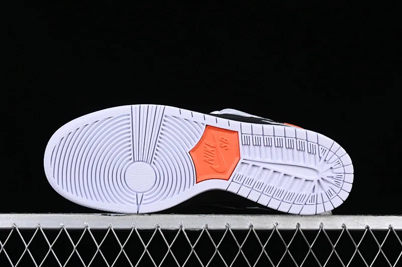 All categories Nk SB Dunk series Nk SB Dunk Low low-top sneakers J version Tightbooth x Nk SB Dunk joint model Reverse Panda SB low-top casual sports skateboard shoes FD2629-100